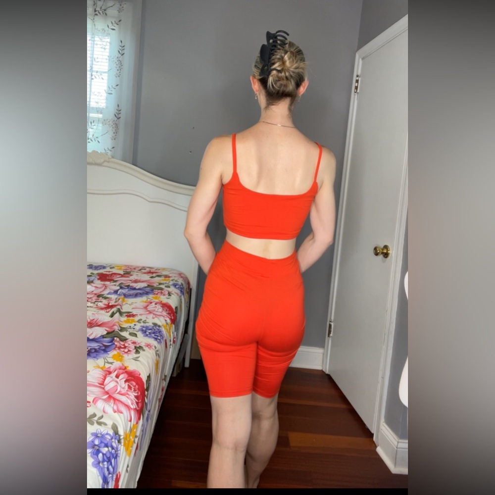 Red two piece set - Picture 4 of 6